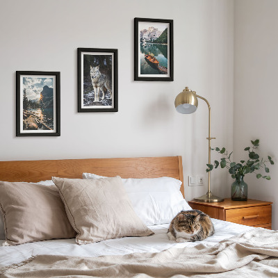 Gallery wall Bergen, meren en een wolf in een natuurlijke omgeving.