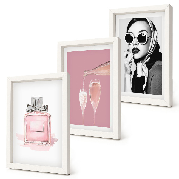 Gallery wall Stijlvolle, vrouwelijke accessoires in roze tinten.