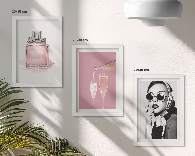 Gallery wall Stijlvolle, vrouwelijke accessoires in roze tinten.