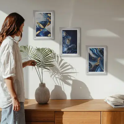 Set ingelijste schilderijen met abstracte, elegante patronen en accenten