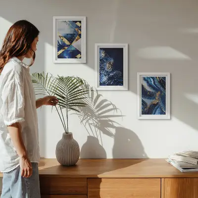 Set ingelijste schilderijen met abstracte, elegante patronen en accenten