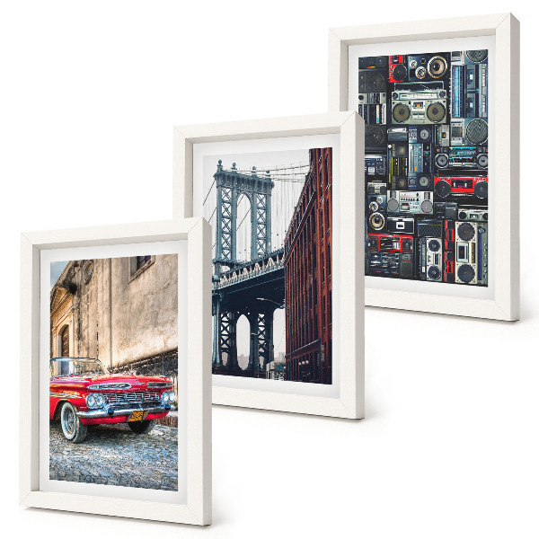 Gallery wall Een oude auto op straat vlakbij de Brooklyn Bridge en retro audioapparatuur.