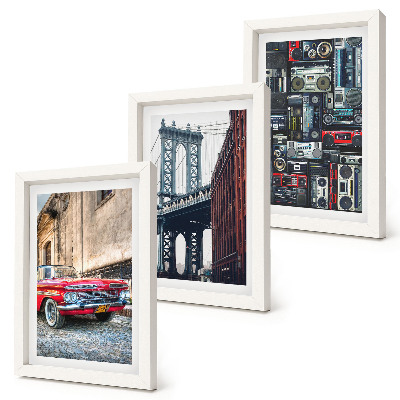 Gallery wall Een oude auto op straat vlakbij de Brooklyn Bridge en retro audioapparatuur.