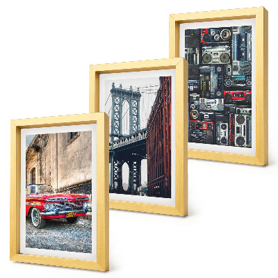 Gallery wall Een oude auto op straat vlakbij de Brooklyn Bridge en retro audioapparatuur.