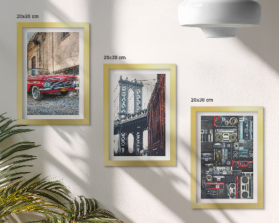 Gallery wall Een oude auto op straat vlakbij de Brooklyn Bridge en retro audioapparatuur.