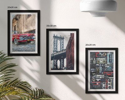 Gallery wall Een oude auto op straat vlakbij de Brooklyn Bridge en retro audioapparatuur.