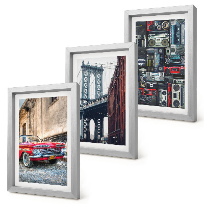 Gallery wall Een oude auto op straat vlakbij de Brooklyn Bridge en retro audioapparatuur.