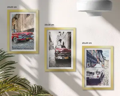 Gallery wall klassieke auto's in verschillende kleuren op straten in de stad