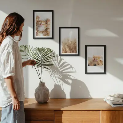 Set ingelijste schilderijen met schattige katten en honden in een boho stijl met zacht gras