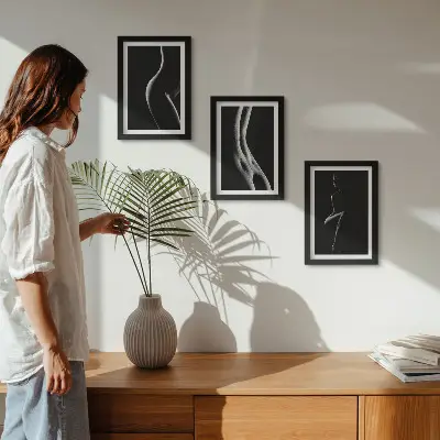 Gallery wall zwart-wit vrouwelijke silhouetten met erotisch thema