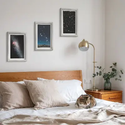 Set van ingelijste schilderijen met kosmische landschappen van sterrenstelsels en het sterrenbeeld Ram