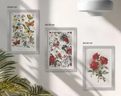 Set van ingelijste schilderijen met vlinders, bloemen en rode rozen in klassieke stijl
