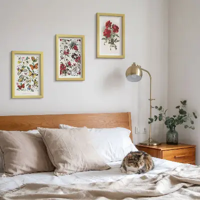 Set van ingelijste schilderijen met vlinders, bloemen en rode rozen in klassieke stijl