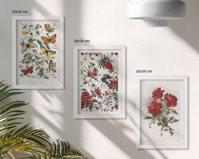 Set van ingelijste schilderijen Vlinders, bloemen en rode rozen in een klassieke stijl.