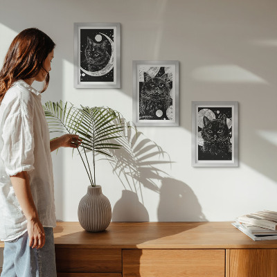 Gallery wall Zwarte katten tegen de achtergrond van de maan en planeten in de ruimte.