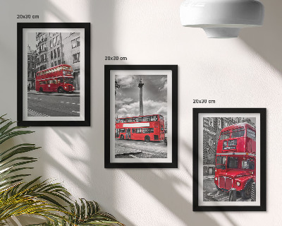 Set van ingelijste schilderijen Rode bussen in het Londense stadslandschap