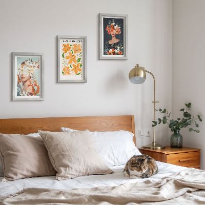 Gallery wall Bloemenportretten met kleurrijke boeketten en bladeren.
