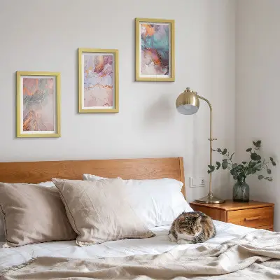 Set ingelijste schilderijen met abstracte patronen in pastelkleuren en accenten