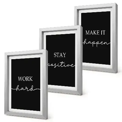 Gallery wall set met elegante, motiverende slogans op een zwarte achtergrond