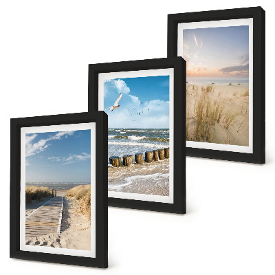 Gallery wall Strand met zand, golven, lucht en vogels in de lucht.