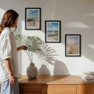 Gallery wall Strand met zand, golven, lucht en vogels in de lucht.