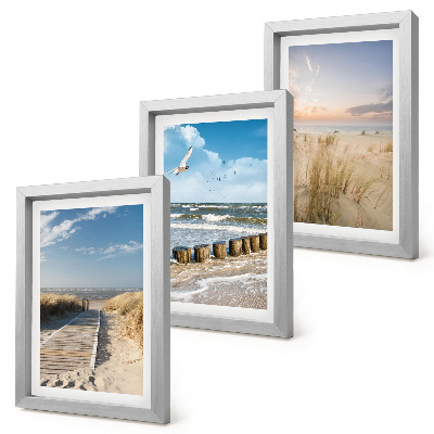 Gallery wall Strand met zand, golven, lucht en vogels in de lucht.