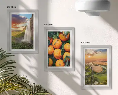 Gallery wall met een Italiaans landschap van een waterval, bergen en sinaasappels bij zonsondergang