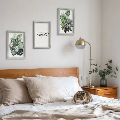 Gallery wall met groene planten en de tekst Sweet Home