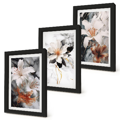 Gallery wall Bloemen op een marmeren achtergrond in wit- en zwarttinten.
