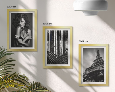 Gallery wall Portret van een vrouw met een roos, de Eiffeltoren en een pianopatroon.