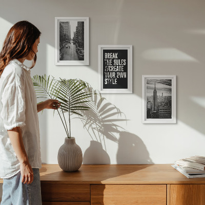 Gallery wall Stadsstraten in zwart-wit met een inspirerende tekst.