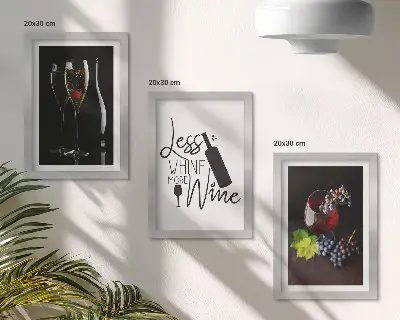 Set van ingelijste schilderijen met wijnglazen, druiven en een wijnspecificatie