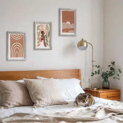 Gallery wall met abstracte boho-vormen en -illustraties