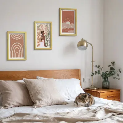 Gallery wall met abstracte boho-vormen en -illustraties