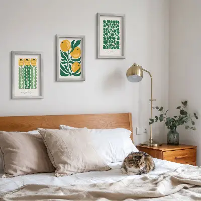 Gallery wall met plantenpatronen van bloemen en bladeren op posters