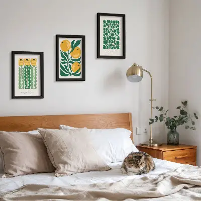 Gallery wall met plantenpatronen van bloemen en bladeren op posters