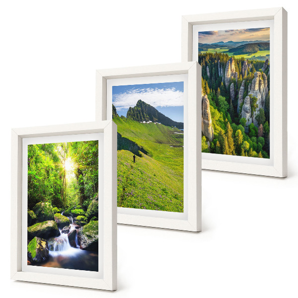 Gallery wall Groene berglandschappen met een waterval en bos.