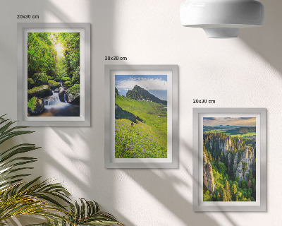 Gallery wall Groene berglandschappen met een waterval en bos.