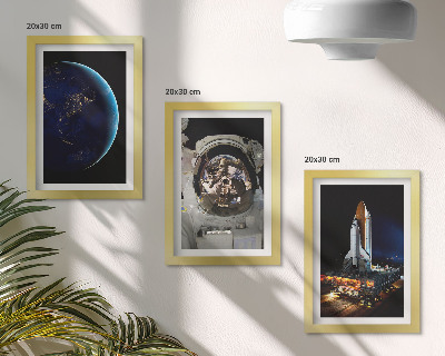 Set van ingelijste schilderijen Ruimtebeelden met de aarde, astronaut en raket