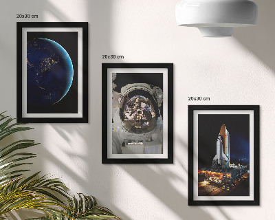 Set van ingelijste schilderijen Ruimtebeelden met de aarde, astronaut en raket
