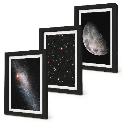 Gallery wall met ruimtesterrenstelsels en volle maan