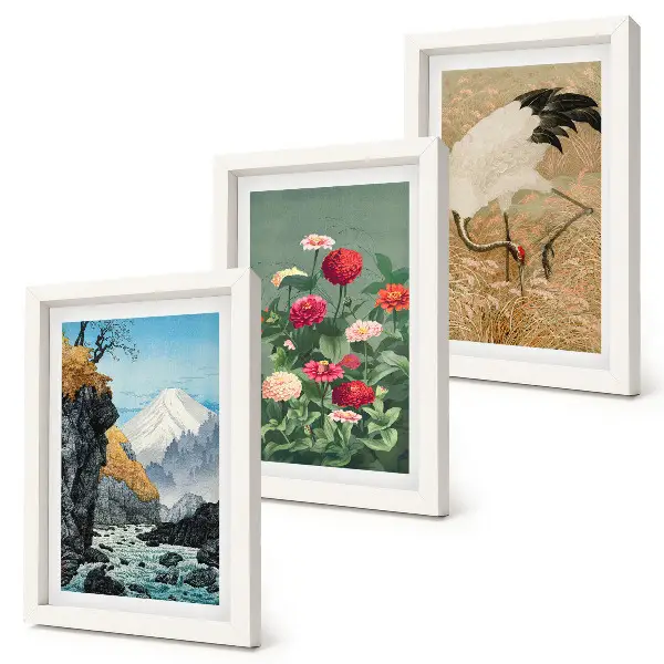 Gallery wall bergen in het landschap met een rivier, bloemen en kraanvogels in het gras