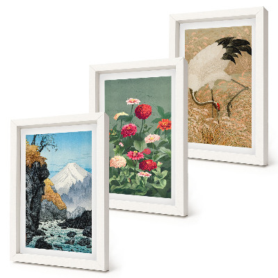 Gallery wall Bergen in het landschap, een rivier, bloemen en kraanvogels in het gras.