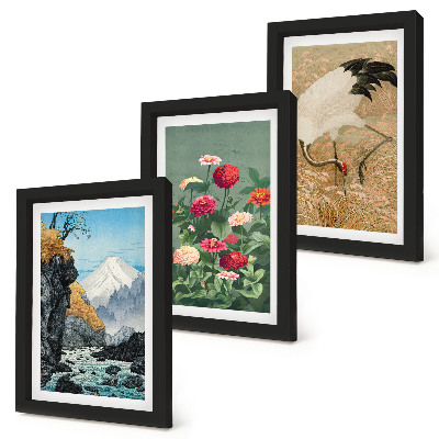 Gallery wall Bergen in het landschap, een rivier, bloemen en kraanvogels in het gras.