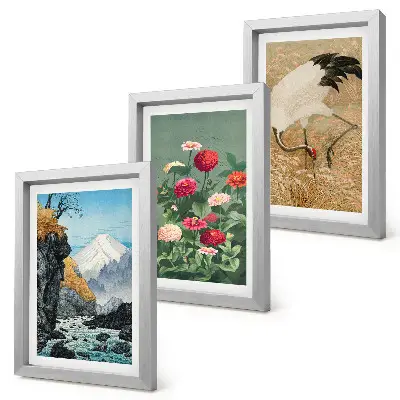 Gallery wall bergen in het landschap met een rivier, bloemen en kraanvogels in het gras
