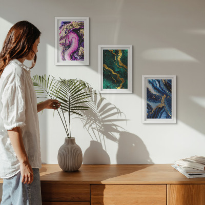 Gallery wall Abstracte patronen in tinten roze, groen en blauw.