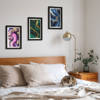 Gallery wall Abstracte patronen in tinten roze, groen en blauw.