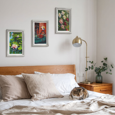 Set van ingelijste schilderijen Lelies op het water, fiets in de tuin, kleurrijke bloemen