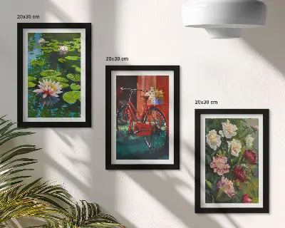 Set van ingelijste schilderijen met lelies op het water, een fiets in de tuin en kleurrijke bloemen