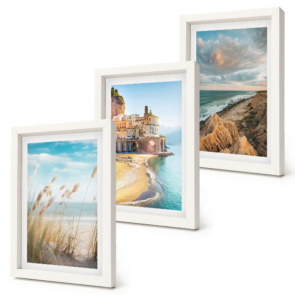 Gallery wall Kustlandschappen met een strand, stad en kliffen.